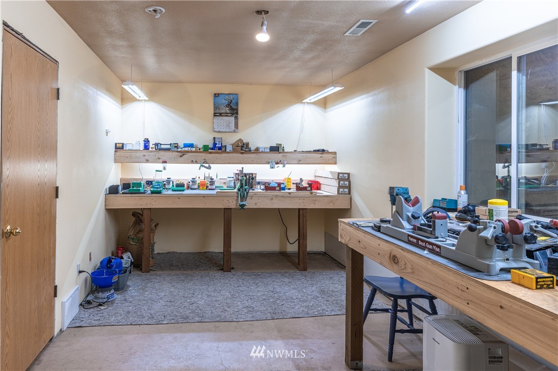 345 Seylor Valley Road Inchelium, WA 99138 - Photo 21 of 28 a room with table and chairs