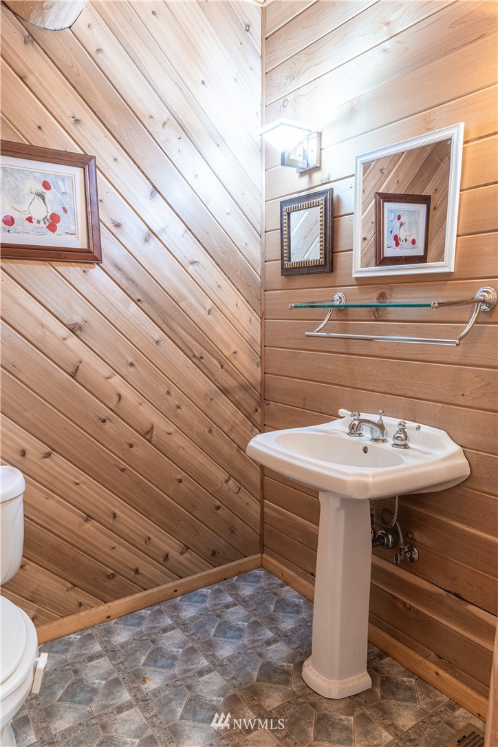 345 Seylor Valley Road Inchelium, WA 99138 - Photo 7 of 28 a bathroom with a sink and a toilet