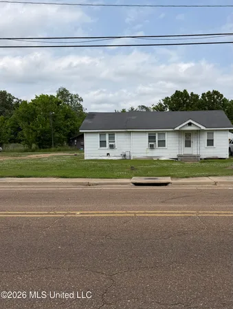 $65,000 | 2011 Carrollton Avenue, Greenwood, MS 38930