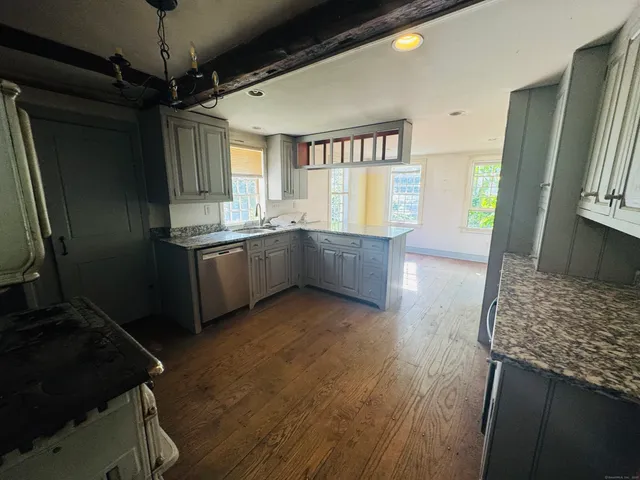 $299,900 | 9 Main Street, Hampton, CT 06247