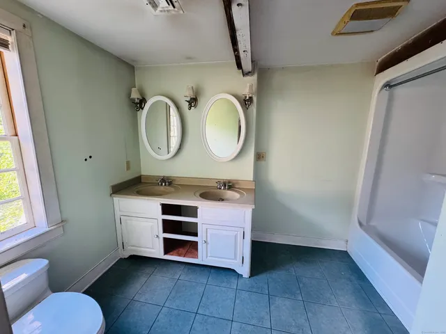 $299,900 | 9 Main Street, Hampton, CT 06247