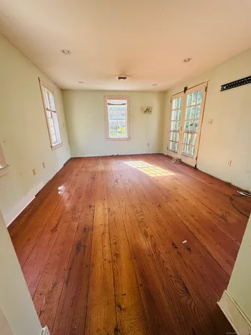 $299,900 | 9 Main Street, Hampton, CT 06247