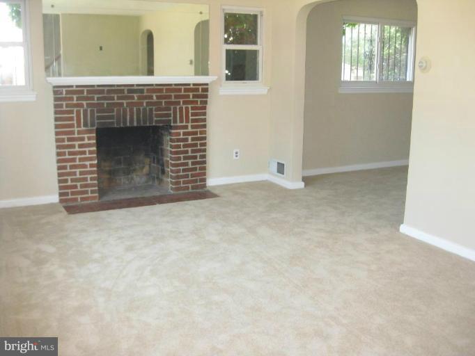 720 Rittenhouse Street Hyattsville, MD 20783 - Photo 9 of 15 Living Room