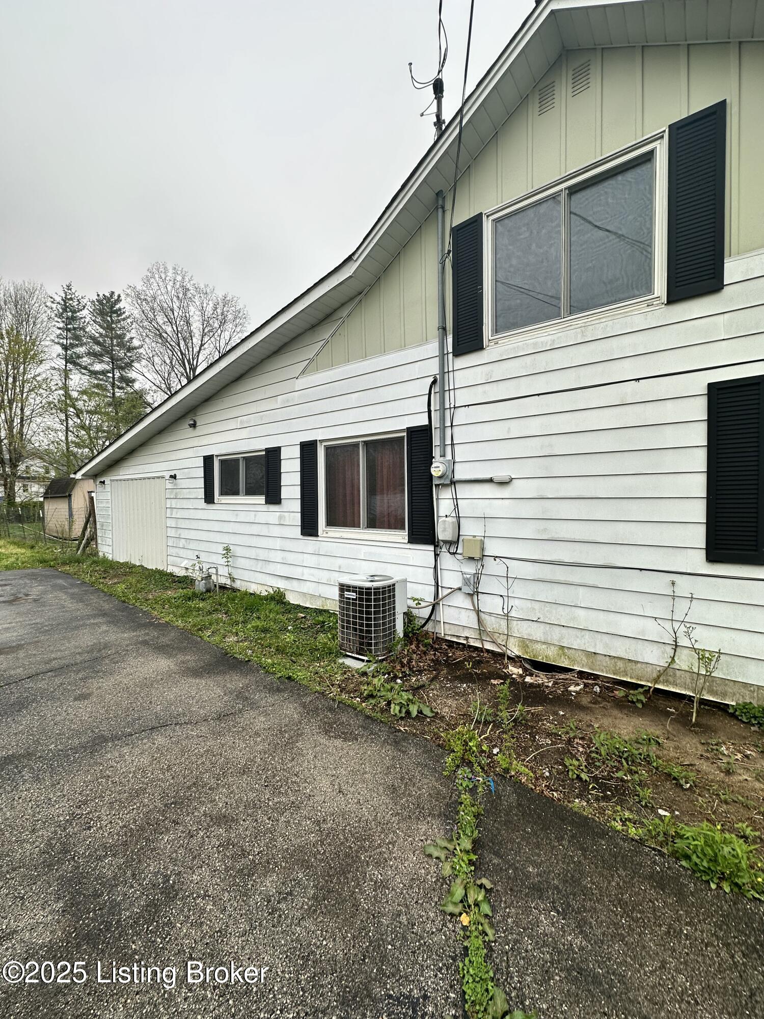 214 Taylor Street Liberty, KY 42539 - Photo 3 of 16 Side of the House