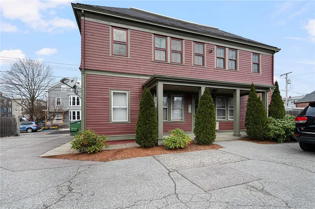 $1,700 | 146 Grove Street, Unit 2L, Providence, RI 02909