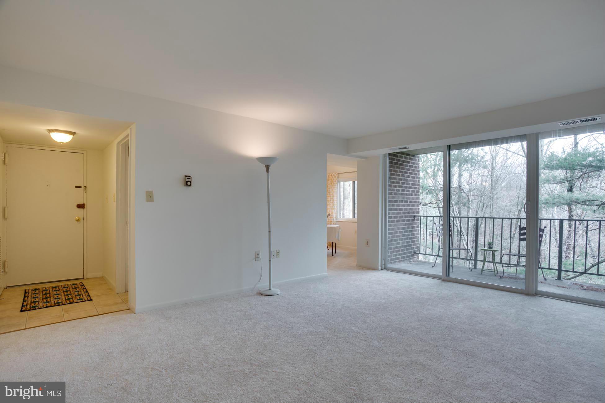 1552 Northgate Square, Unit 22B Reston, VA 20190 - Photo 2 of 21 Living Room