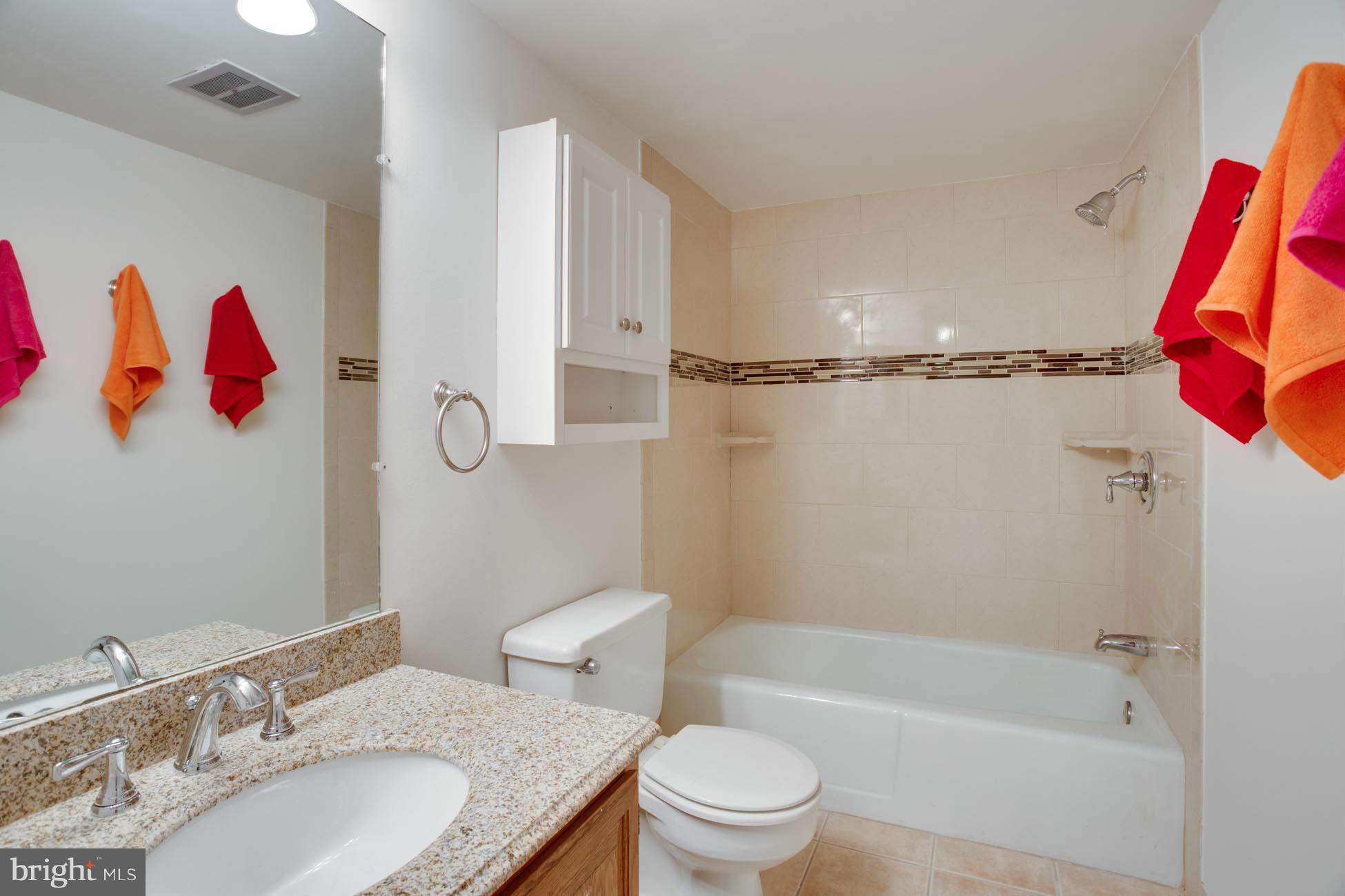 1552 Northgate Square, Unit 22B Reston, VA 20190 - Photo 13 of 21 Bath (Master)