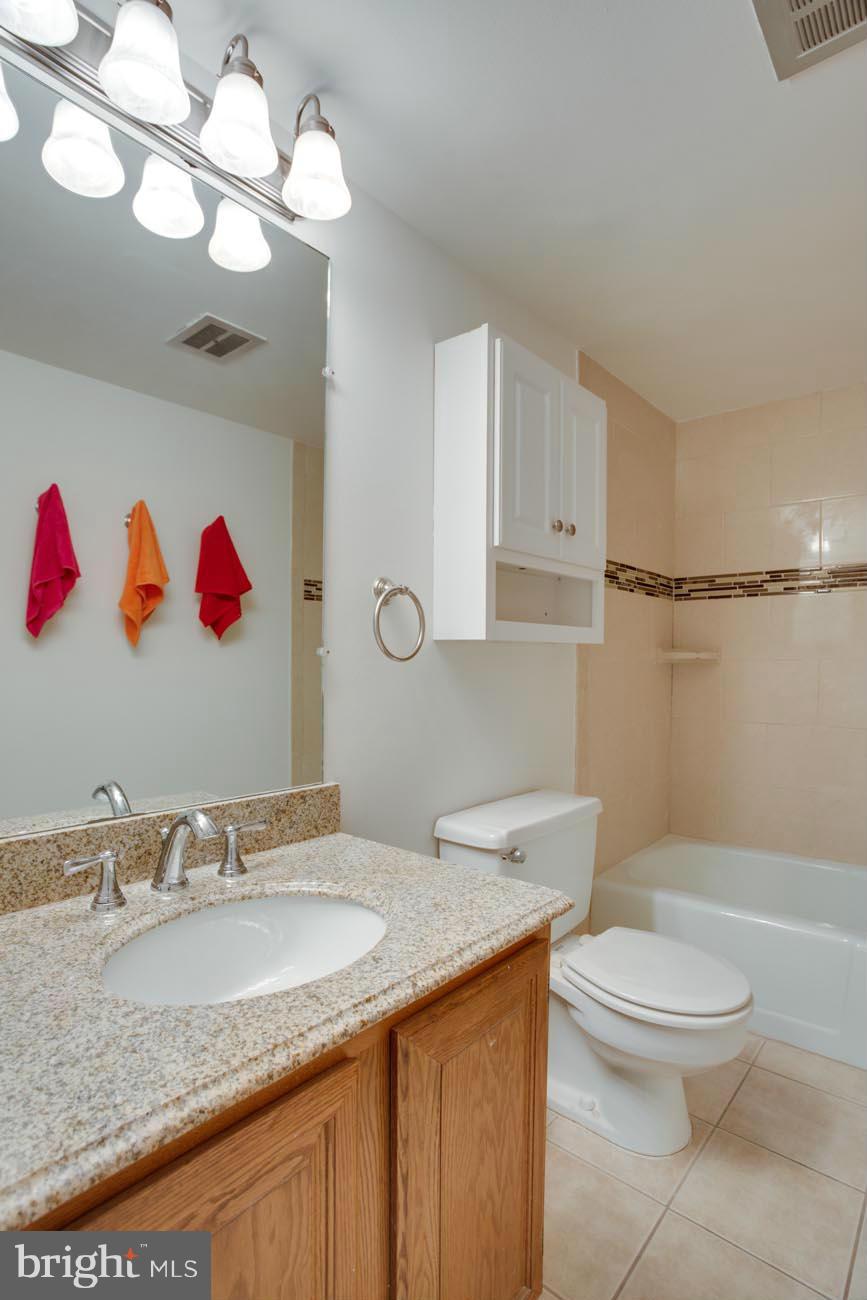 1552 Northgate Square, Unit 22B Reston, VA 20190 - Photo 14 of 21 Vanity