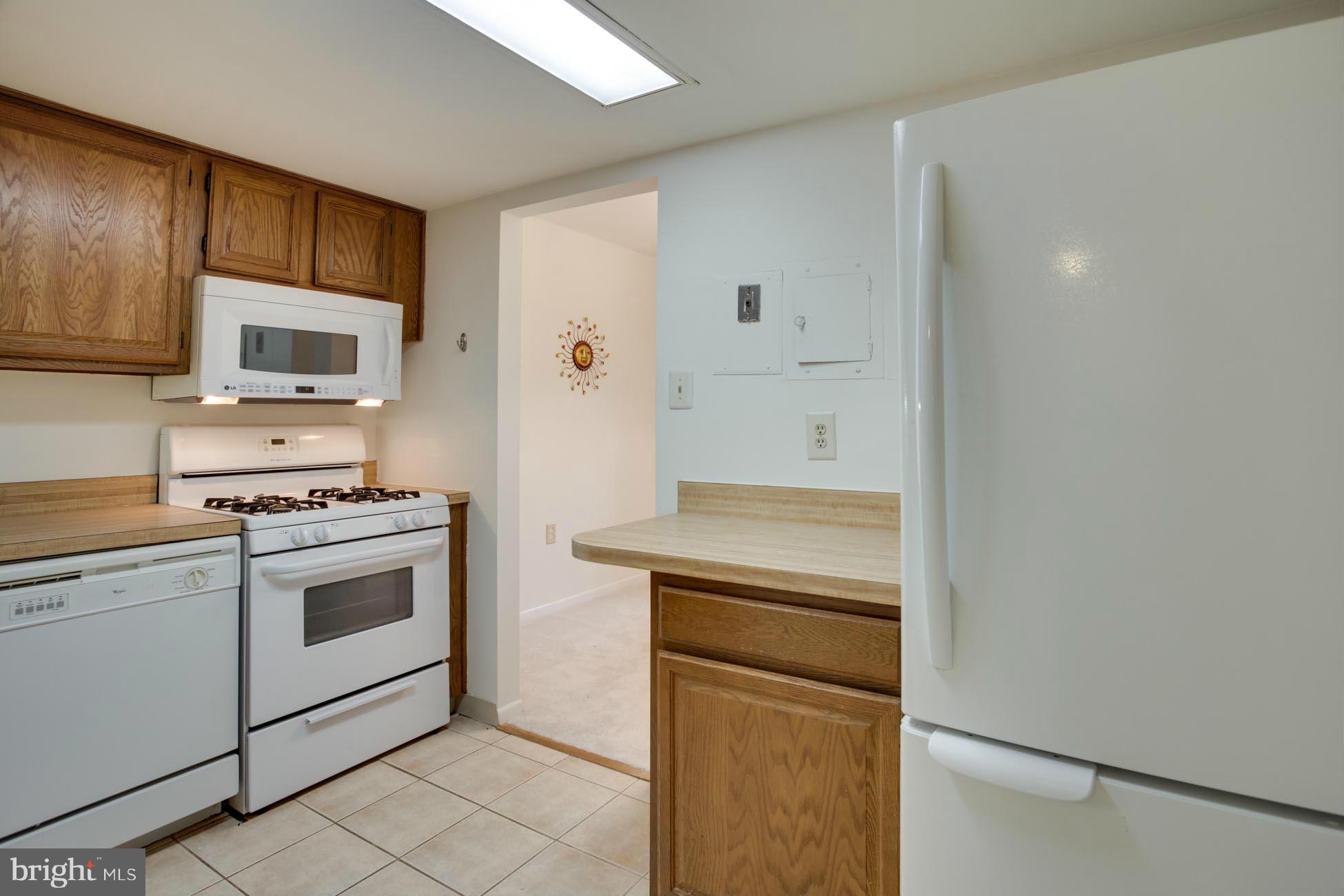1552 Northgate Square, Unit 22B Reston, VA 20190 - Photo 4 of 21 Kitchen