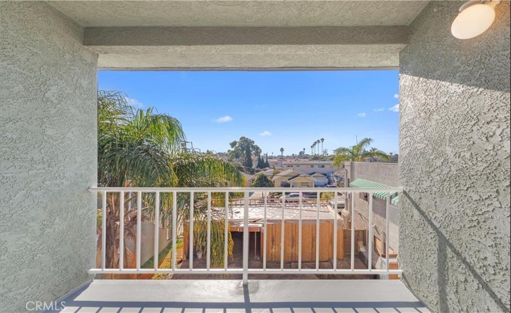 1108 Termino Avenue Long Beach, CA 90804 - Photo 17 of 22 a view of a balcony