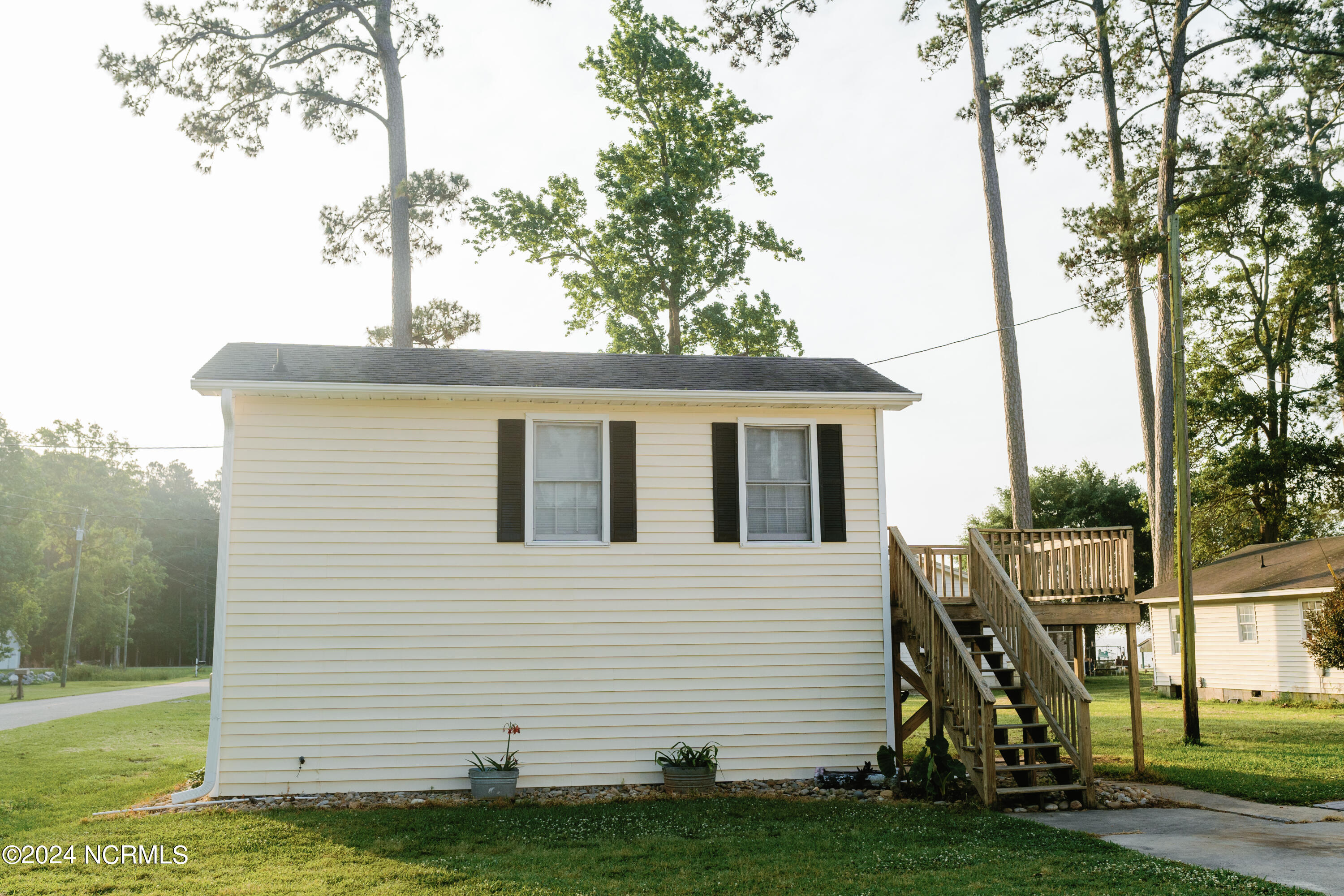 1039 Pinecrest Road Bath, NC 27808 - Photo 19 of 50 Side view