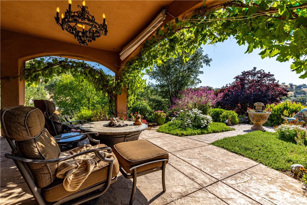 9942 Sunfish Circle Paso Robles, CA 93446 - Photo 5 of 75