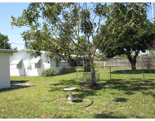 6729 Raleigh Street Hollywood, FL 33024 - Photo 8 of 16 Yard/Garden