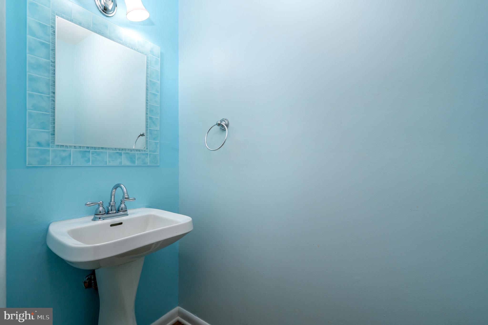 1008 Cedar Ridge Court Annapolis, MD 21403 - Photo 17 of 32 Hall half bath