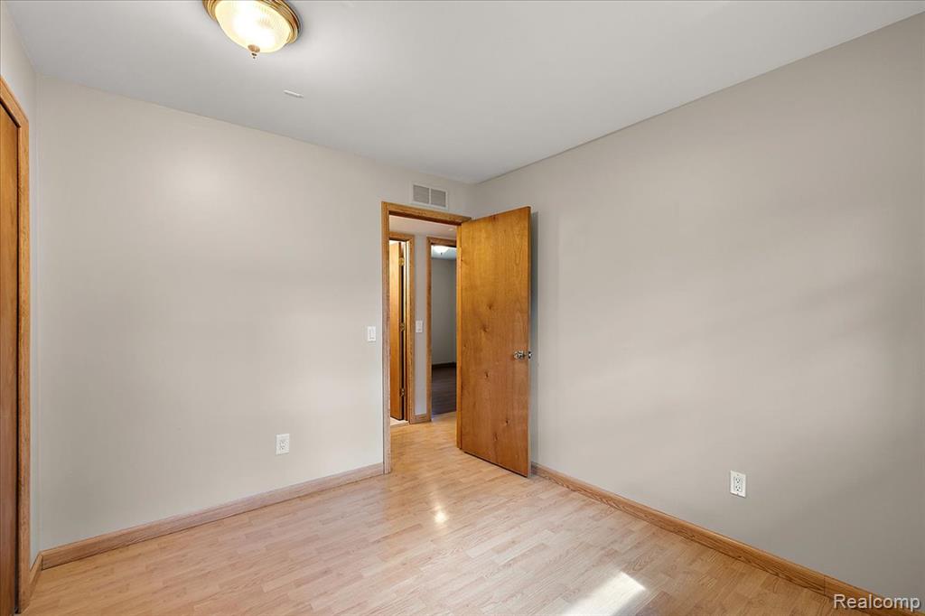3500 Emmons Avenue Rochester Hills, MI 48307 - Photo 23 of 34