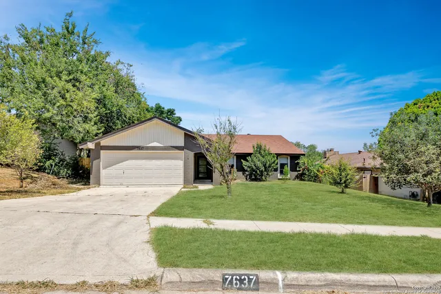 $259,999 | 7637 Antique Oak Street, Live Oak, TX 78233