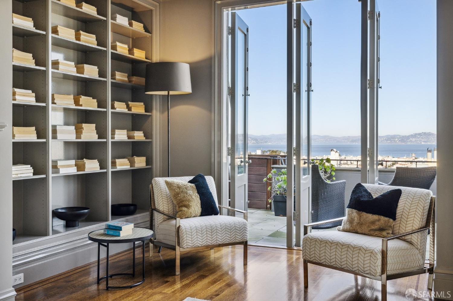 2480 Broadway San Francisco, CA 94115 - Photo 28 of 70 a living room with furniture and a lamp
