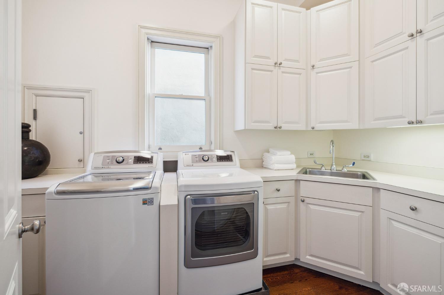 2480 Broadway San Francisco, CA 94115 - Photo 43 of 70 a utility room with dryer and washer