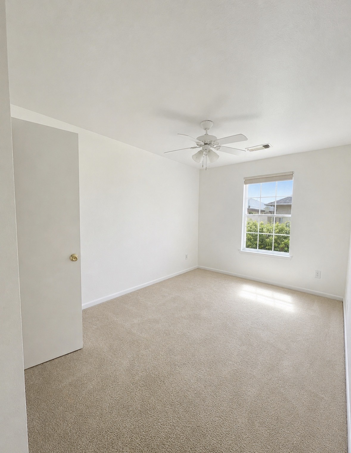 9422 Ledge Street Houston, TX 77075 - Photo 11 of 15 Third Bedroom