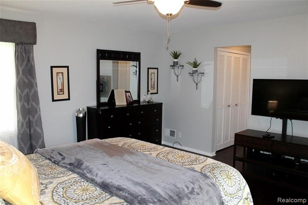 30740 Ridgeway Drive Farmington Hills, MI 48334 - Photo 24 of 58