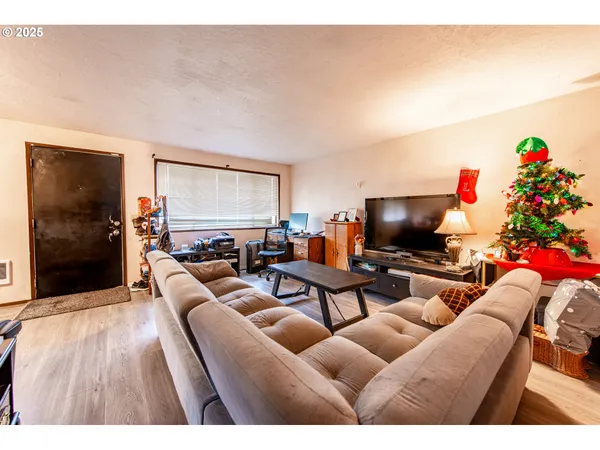 $435,000 | 353 71st Street, Springfield, OR 97478