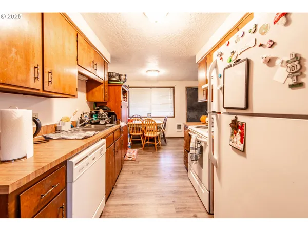 $435,000 | 353 71st Street, Springfield, OR 97478