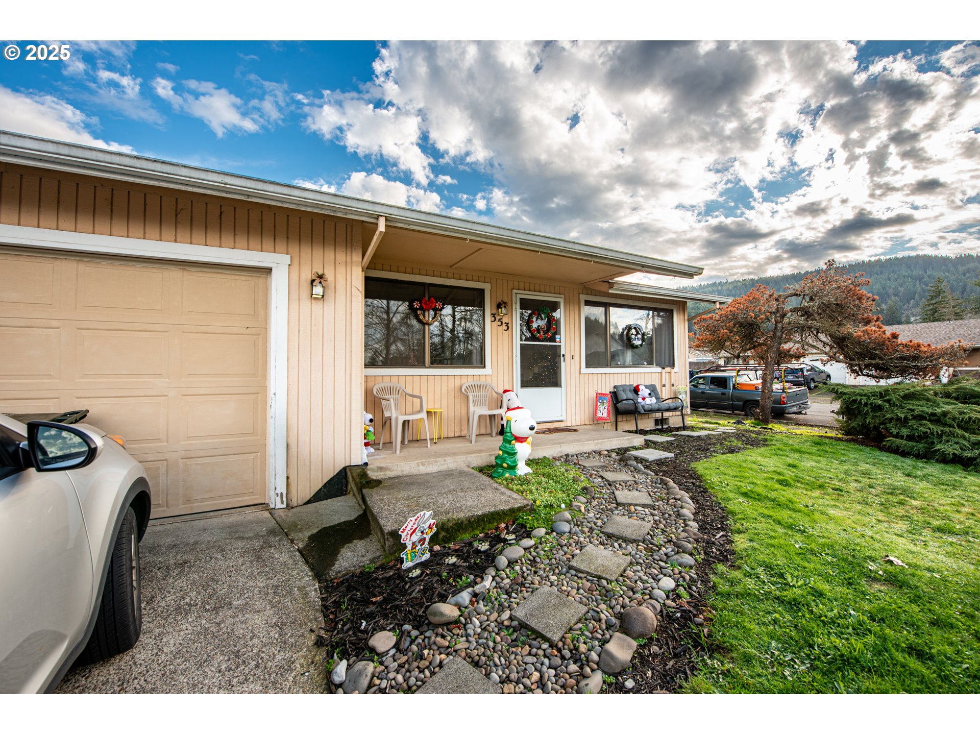 353 71st Street Springfield, OR 97478 - Photo 2 of 23 Gallery Image 2
