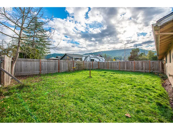 $435,000 | 353 71st Street, Springfield, OR 97478