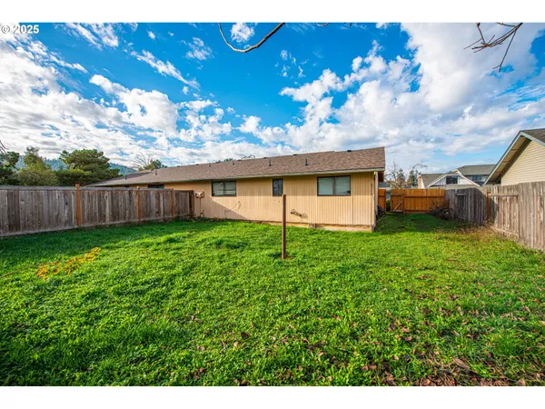 $435,000 | 353 71st Street, Springfield, OR 97478