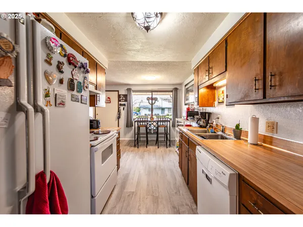 $435,000 | 353 71st Street, Springfield, OR 97478