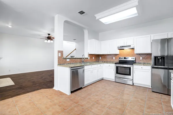 $2,195 | 13738 Riverbank Pass, Helotes, TX 78023