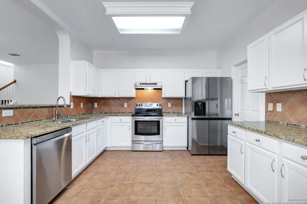 $2,195 | 13738 Riverbank Pass, Helotes, TX 78023