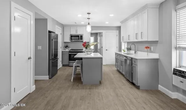 $3,000 | 168 North Water Street, Unit 2L, Greenwich, CT 06830