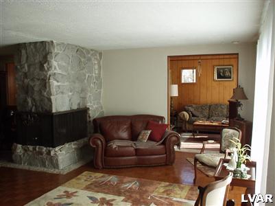 4255 Scheidys Road Whitehall, PA 18052 - Photo 4 of 11 Living room