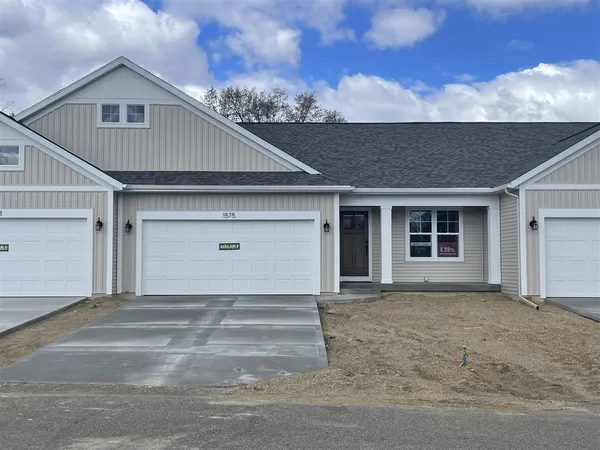 $339,900 | 1575 North Village Circle, Kalamazoo, MI 49009
