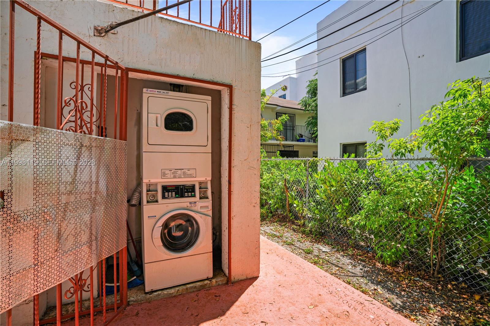 461 Southwest 7th Street, Unit 5 Miami, FL 33130 - Photo 17 of 17 laundry faclility