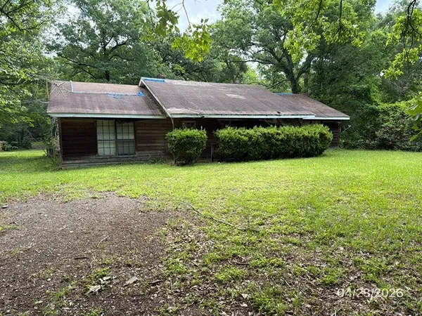 a view of a house with garden and yard