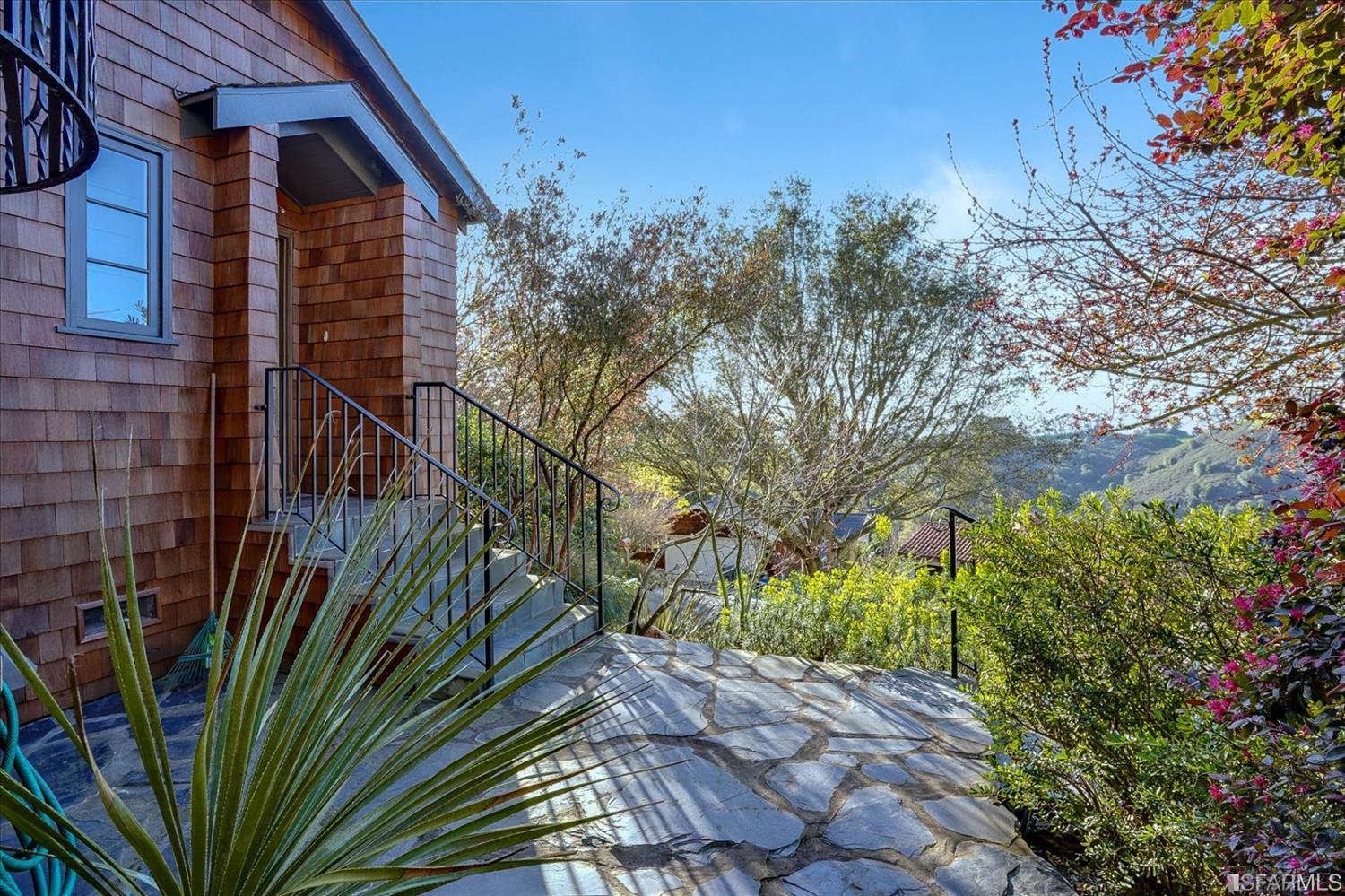 7172 Norfolk Road Berkeley, CA 94705 - Photo 3 of 33