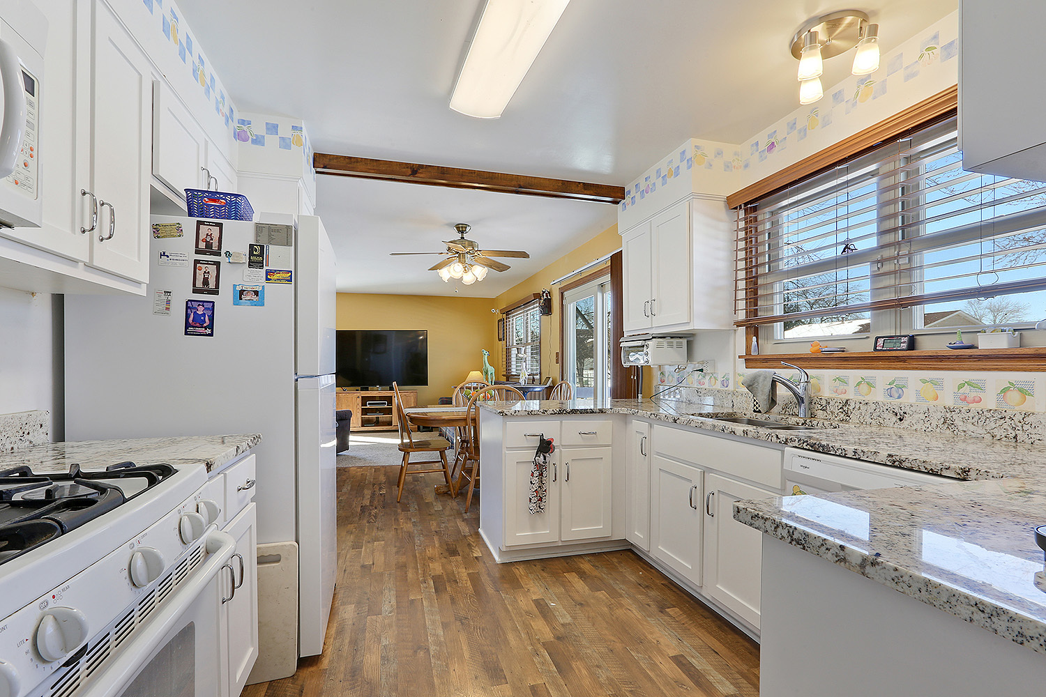 42 Timberlane Road Matteson, IL 60443 - Photo 8 of 20 a kitchen with white cabinets and appliances