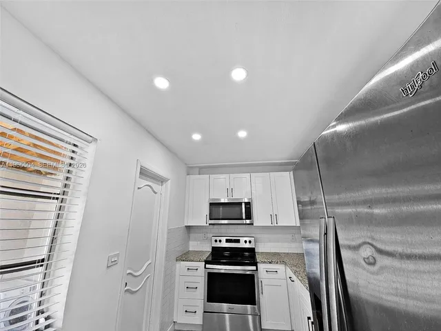 $2,900 | 315 Northeast 165th Street, Unit 315, Miami, FL 33162