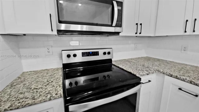 $2,900 | 315 Northeast 165th Street, Unit 315, Miami, FL 33162