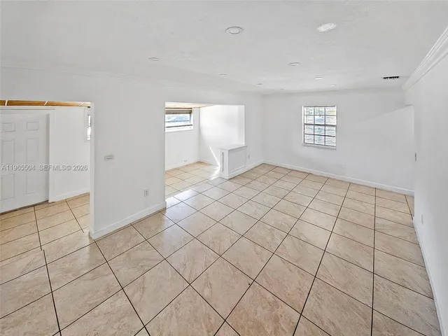 $2,900 | 315 Northeast 165th Street, Unit 315, Miami, FL 33162