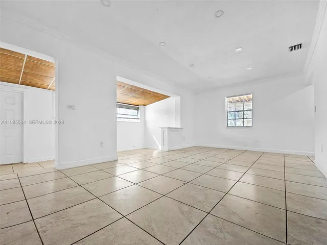 $2,900 | 315 Northeast 165th Street, Unit 315, Miami, FL 33162