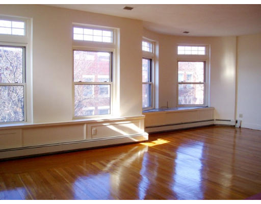 11 Warwick Road, Unit 3 Brookline, MA 02445 - Photo 3 of 11 Gallery Image 3