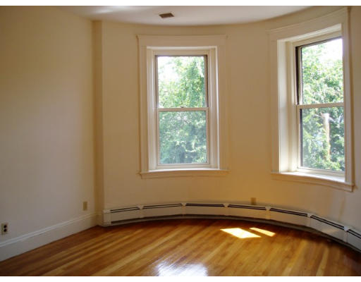 11 Warwick Road, Unit 3 Brookline, MA 02445 - Photo 4 of 11 Gallery Image 4