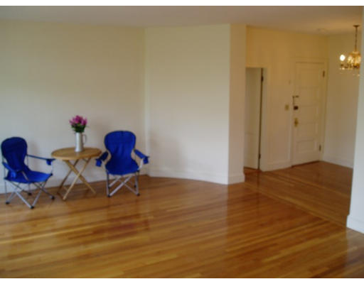11 Warwick Road, Unit 3 Brookline, MA 02445 - Photo 7 of 11 Gallery Image 7