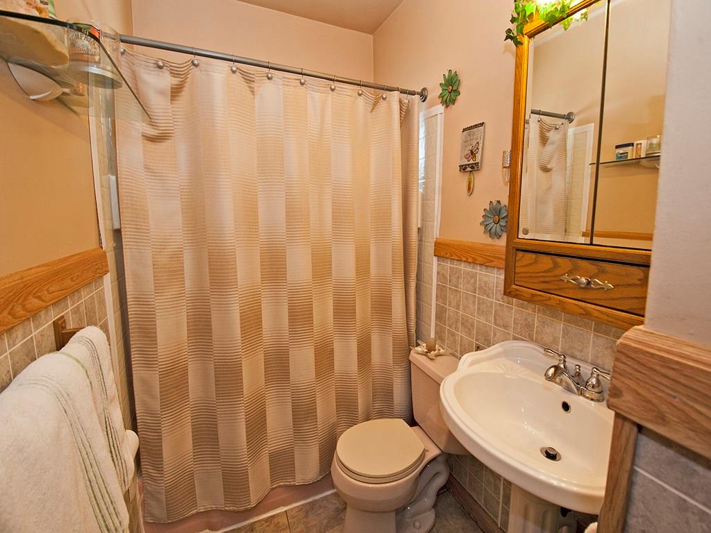 2166 Butler Logan Road Tarentum, PA 15084 - Photo 15 of 25 Bathroom