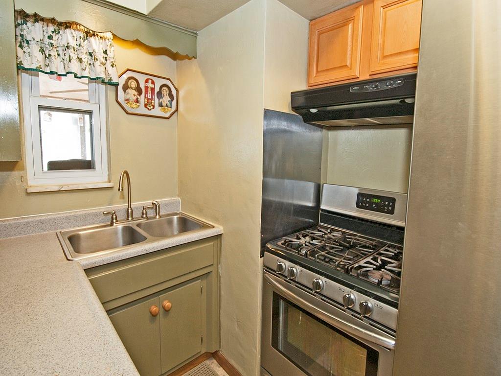 2166 Butler Logan Road Tarentum, PA 15084 - Photo 7 of 25 Newer appliances in the kitchen