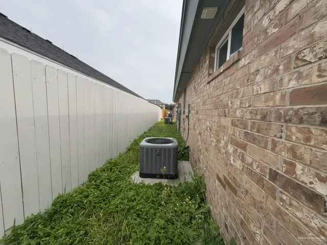 a view of a backyard with pathway