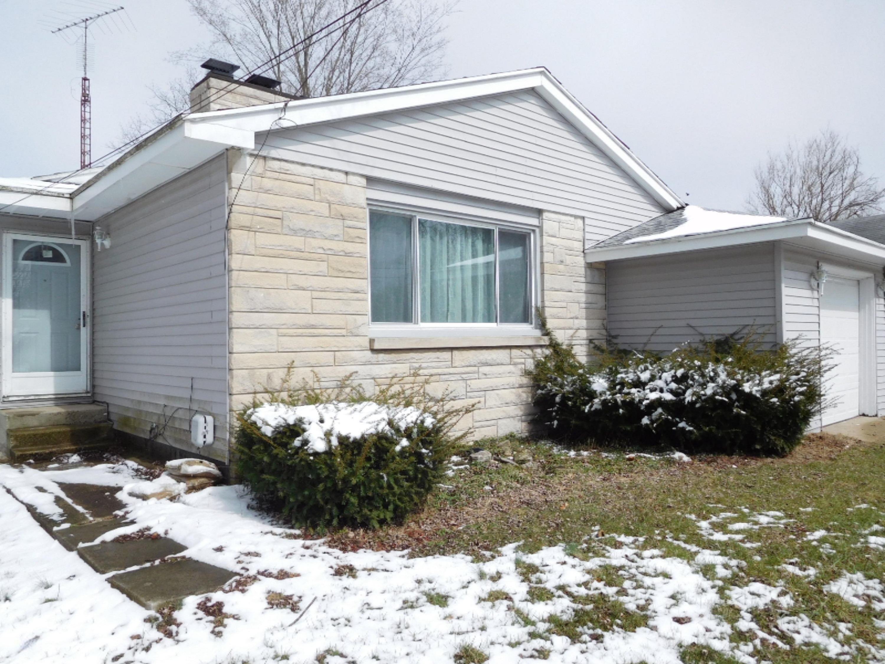 207 Stateline Road Niles, MI 49120 - Photo 1 of 20 DSCN2237